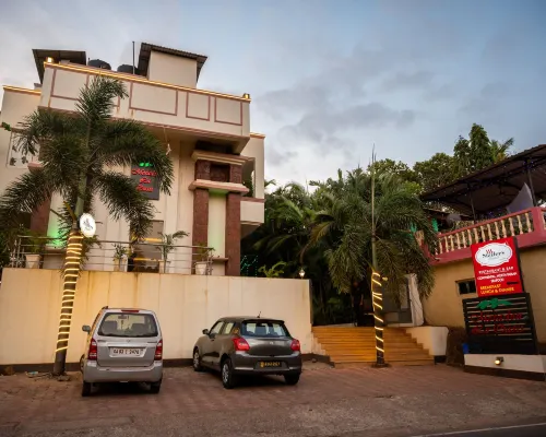 La Oasis 由 Meraden的 安朱納海酒店