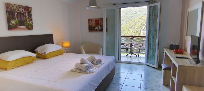 Poros Beach Hotels in Ellomeno