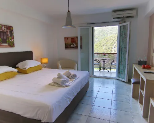 Poros Beach Hotels in Ellomeno