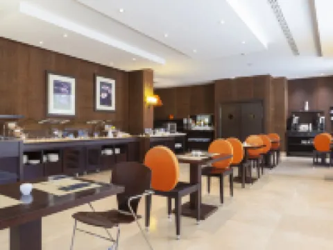 NH サン セバスティアン デ ロス レイエス サン・セバスティアン・デ・ロス・レイエスのホテル