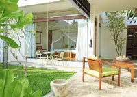 Calamansi Cove Villas Hotels near Polwaththa Shopping Complex