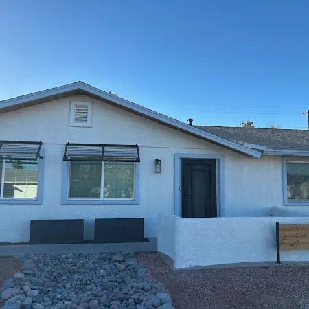 3-bedroom bungalow with pool and hot tub