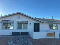 3-bedroom bungalow with pool and hot tub