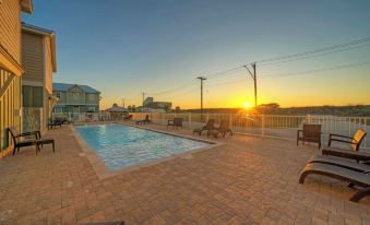Ridley Retreat Community Pool, Mins to the Beach Corpus Christi + Port A