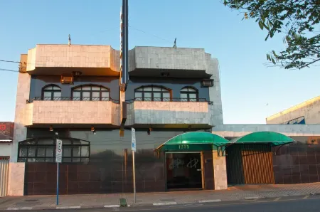 Hotel Carolina Plaza Отели в г. Убераба