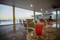 Sea La Vie, Peaceful Bayview Balcony & Heated Pool