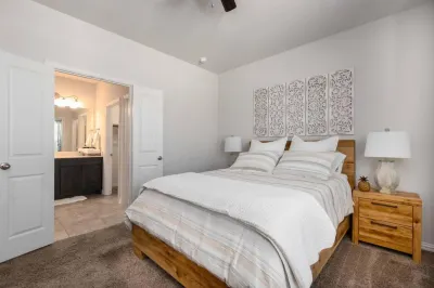 Spacious Pet Friendly - 7 Miles to Eagle Mountain Lake Hotels near Ranchview Village Shopping Center