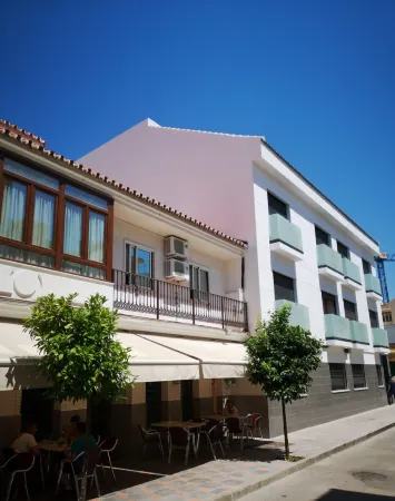 Bnbook Medea Apartments Отели в г. Фуэнхирола