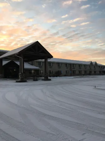 Moose Lake Lodge & Suites Отели в г. Стерджен-Лейк