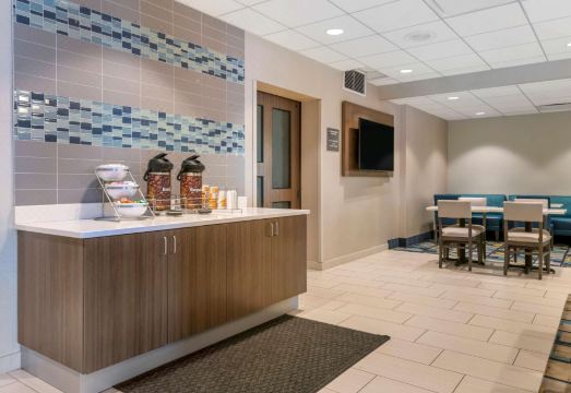 컴포트 인 & 스위트