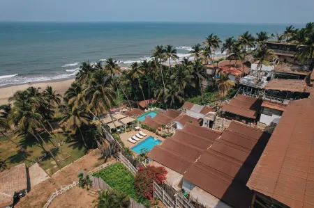 Stone Wood Beach Resort, Vagator Отели в г. Вагатор