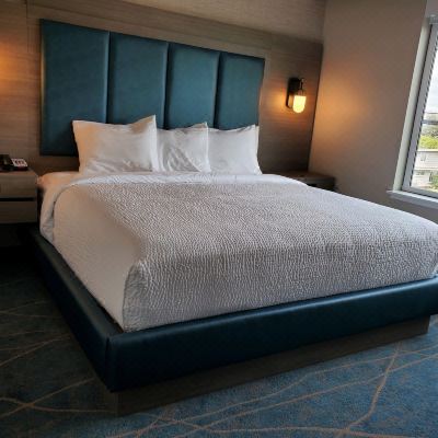 Guest Room (San Juan Deluxe Suite) Salish Inn Promo Code