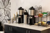 La Quinta Inn & Suites by Wyndham Lake George - breakfast