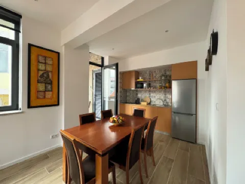 Casas da Corujeira 2 Hotels near Campanha Train Station