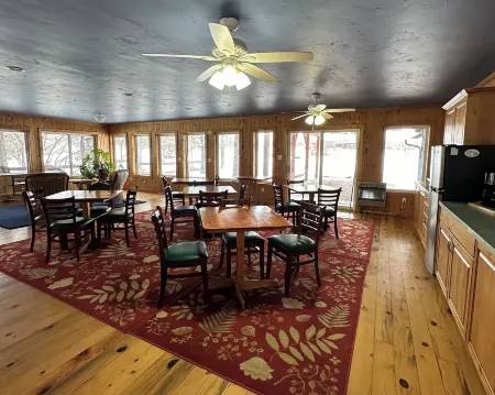 Mount Peale Country Inn and Cabins