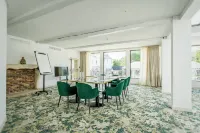 L'Abbaye de Villeneuve Hotels in Les Sorinieres