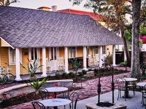 The Collector Inn & Gardens