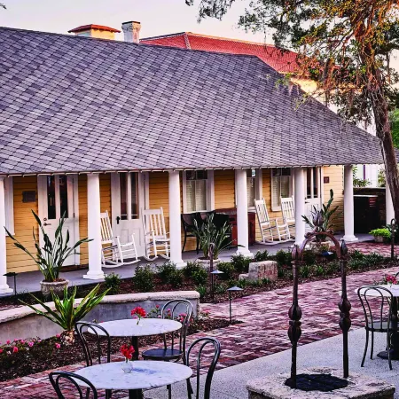 The Collector Inn & Gardens