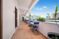 Room 2: Stylish Escape by Calle Cerra Art - spa