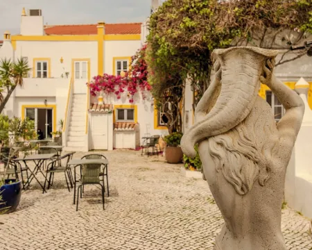 BO House & Hairshop Hotels in Estombar