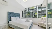 Kozyguru | Mascot | 2Bed 2Bath-Free Double-Parking