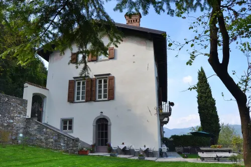 B&B Dimora Delle Donnole Bergamo Alta فنادق في پونته سن پیترو