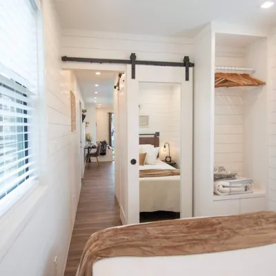 The Newtonian Tiny Container Home Near Magnolia فنادق في McLennan County