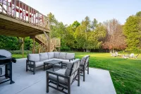 Newly Baileys Harbor Home, 1 Block DT, Open Concept with Huge Yard Hotel a Baileys Harbor