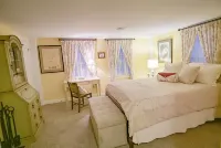 1700's Roomy Historic Home on 3 private acres in Mystic CT Area