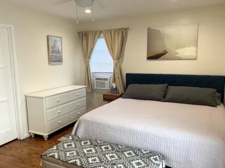 1 Block to Beach-2 Br/2BA+ Garage-Pets WelcomeReg: Nrp22-00501 Отели рядом с достопримечательностью «Нейплс»