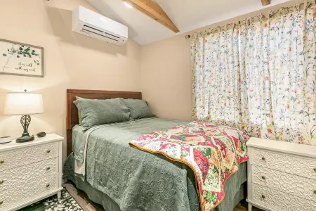 Charming 1-bdrm newly built upscale Cottage with WiFi, AC in peaceful Northglenn