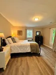 NO CLEANING FEE Century farmhouse on Lake Keowee near Clemson Hotels in Oconee County