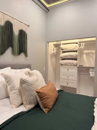 Paradise Perch-Cozy 1-bedroom apartment in  downtown Faribault with Arcades. Отели в г. Фэрибо