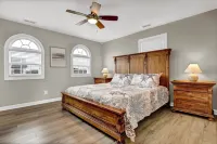 Beachfront, HotTub, Elevator, Hammocks, Pet & Familly Friendly