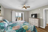 Beachfront, HotTub, Elevator, Hammocks, Pet & Familly Friendly