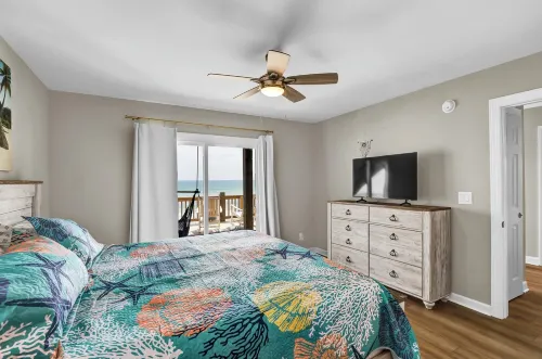 Beachfront, HotTub, Elevator, Hammocks, Pet & Familly Friendly