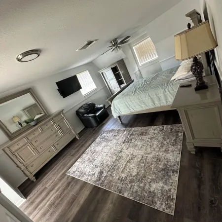 Spacious 5 Bedroom 3.5 Bath Pool Home with Gym!!