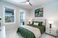Heated Pool & Spa Villa with Waterfront Views and Kayaks!