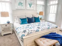 Charming 4-bedroom house in Wrightsville Beach; steps to beach; family friendly
