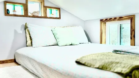 Peaceful Charming Tiny Home