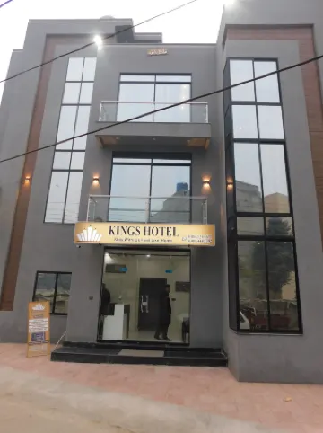 Kings Hotel Отели рядом с достопримечательностью «Юниверсити Колледж Лахор»