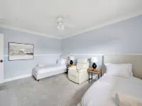 Luxury Family Villa, Heated Pool, Spa, Outdoor Kitchen, BBQ, Disneyland, Beaches