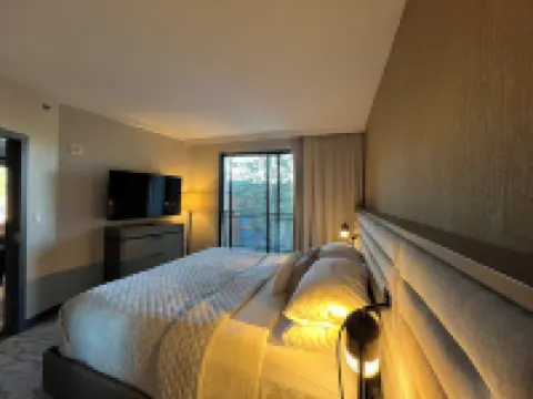 Luxe Mammoth Monache 2br/2ba Suite - steps to the village and gondola!