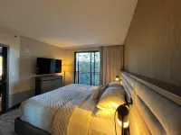 Luxe Mammoth Monache 2br/2ba Suite - steps to the village and gondola! 로렐 레이크스 앳 인요 국유림 주변 호텔