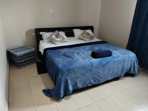 吉爾吉爾納庫魯的行政1&2 Broom Airbnb - 停車場