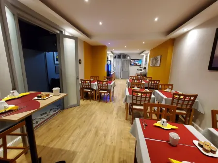 Logis Hôtel Belle Etoile Vichy Отели рядом с достопримечательностью «Vichy Paddle»