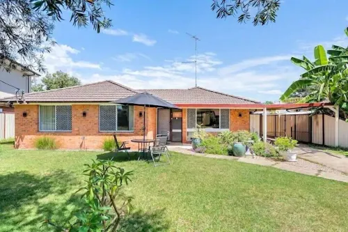 Cheerful 3 Bedroom House with Free Parking Hotels in Saint Marys