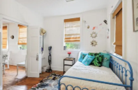 Charming 3-bedroom historic cottage in Bay Saint Louis with public beach access