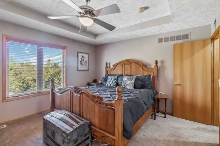 Charming 2-bedroom house in lovely Omaha with AC, WiFi. Отели в г. Ричленд VII