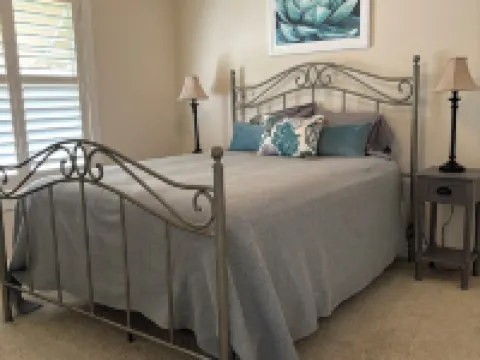 Upgraded 3:2 House in Amelia mins to Sumter Landing, golf & pool. New rental. Hotels in The Villages